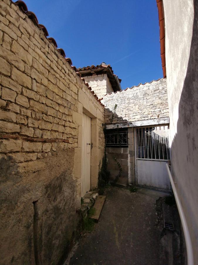 La Maison De Thomas Saint-Amant-de-Boixe Luaran gambar