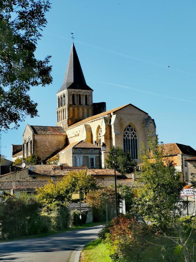 La Maison De Thomas Saint-Amant-de-Boixe Luaran gambar