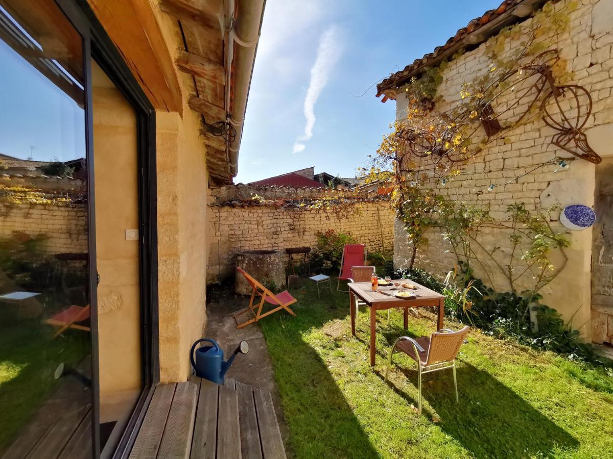 La Maison De Thomas Saint-Amant-de-Boixe Luaran gambar