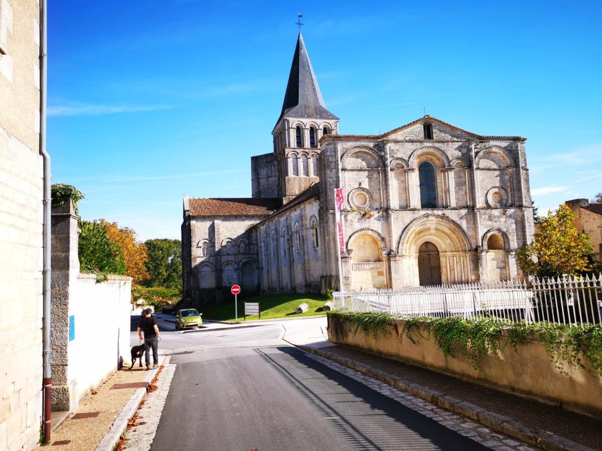 La Maison De Thomas Saint-Amant-de-Boixe Luaran gambar