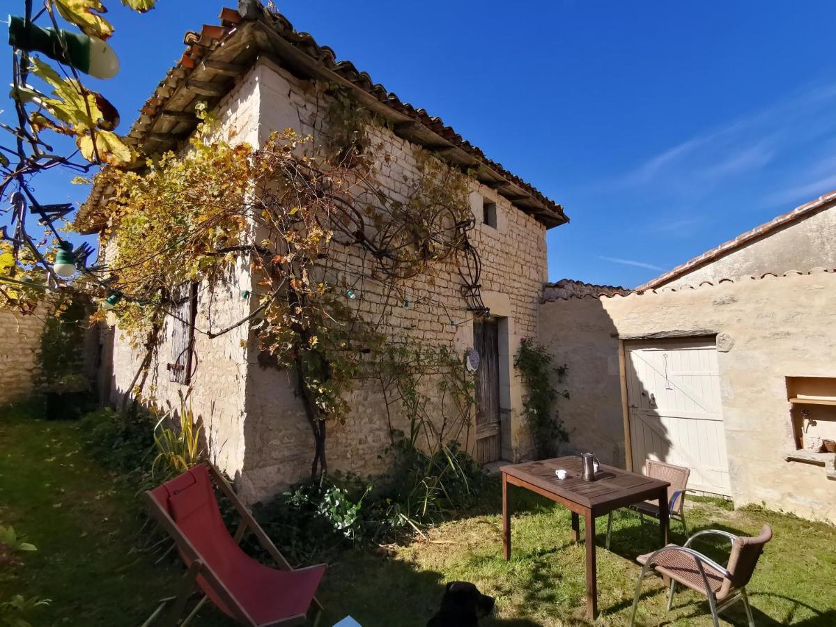 La Maison De Thomas Saint-Amant-de-Boixe Luaran gambar